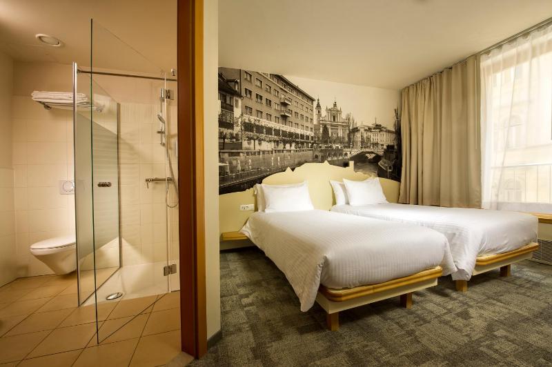Comfort Twin Room image 3