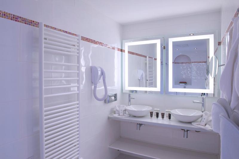 Junior Suite with Sea View image 1