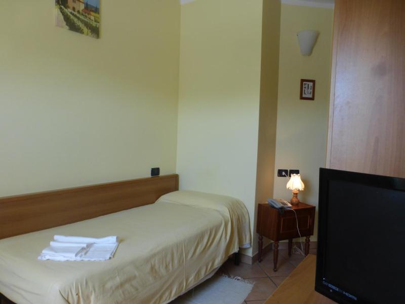 Single Room image 2