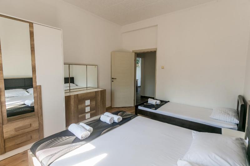 One-Bedroom Apartment image 4