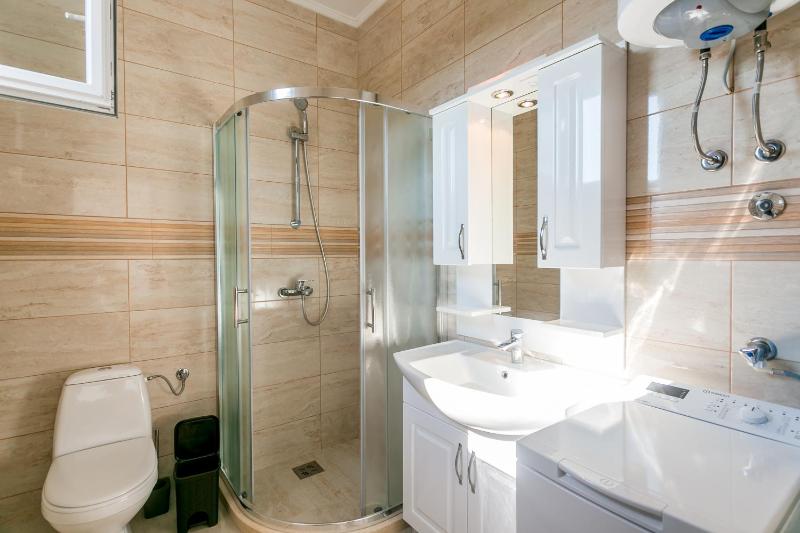 Studio Apartment image 2