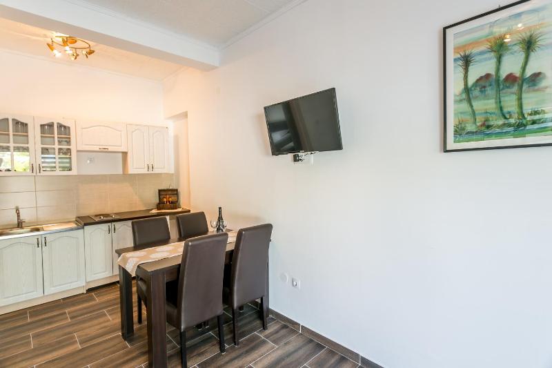 One-Bedroom Apartment image 3