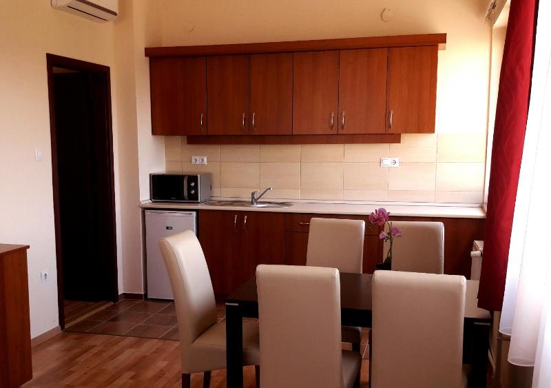One-Bedroom Apartment image 3