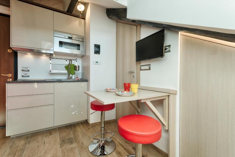 Studio Apartment image 3