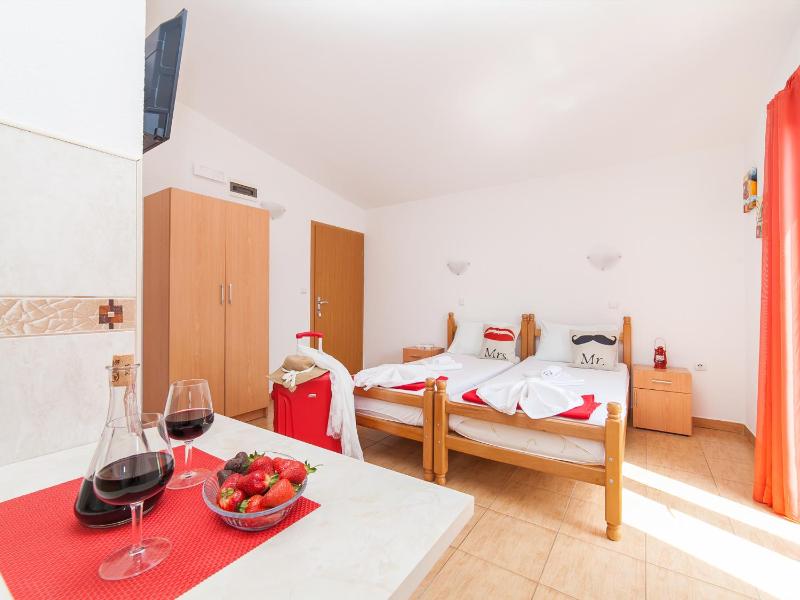 Studio with Balcony image 4