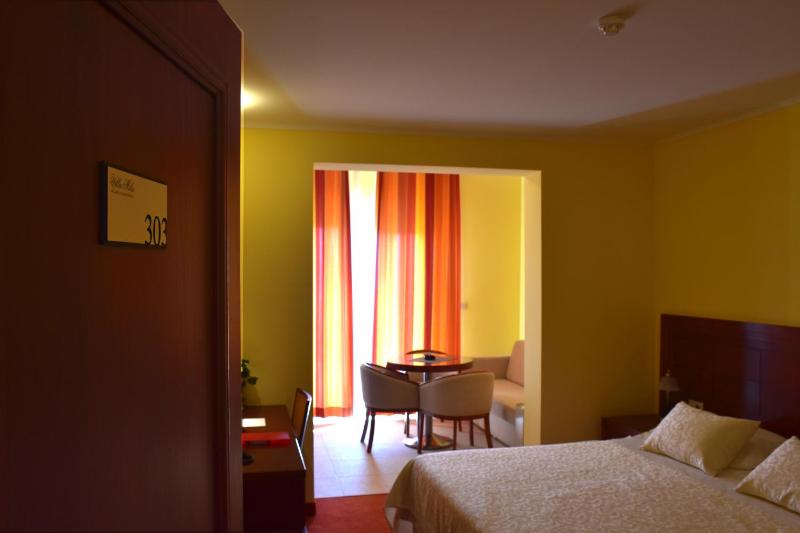 Studio Apartment with Sea View and French Balcony image 4