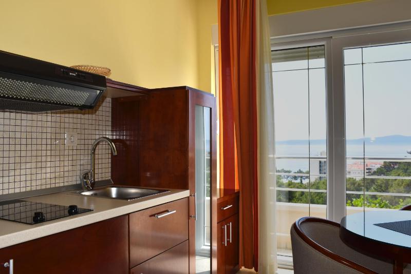 Studio Apartment with Sea View and French Balcony image 3