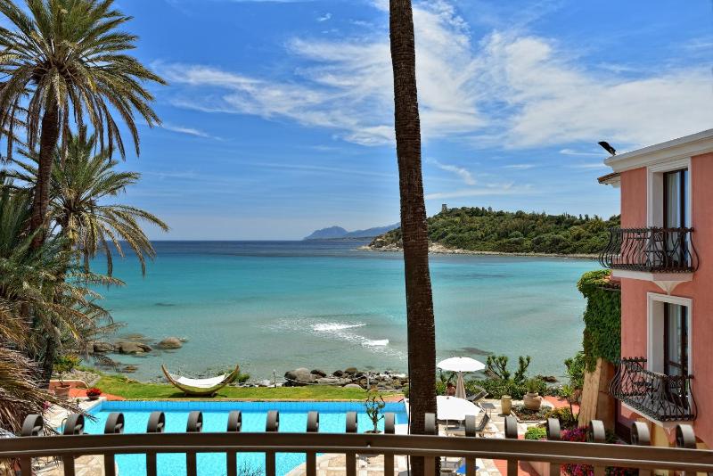 Superior Double Room with Sea View image 2