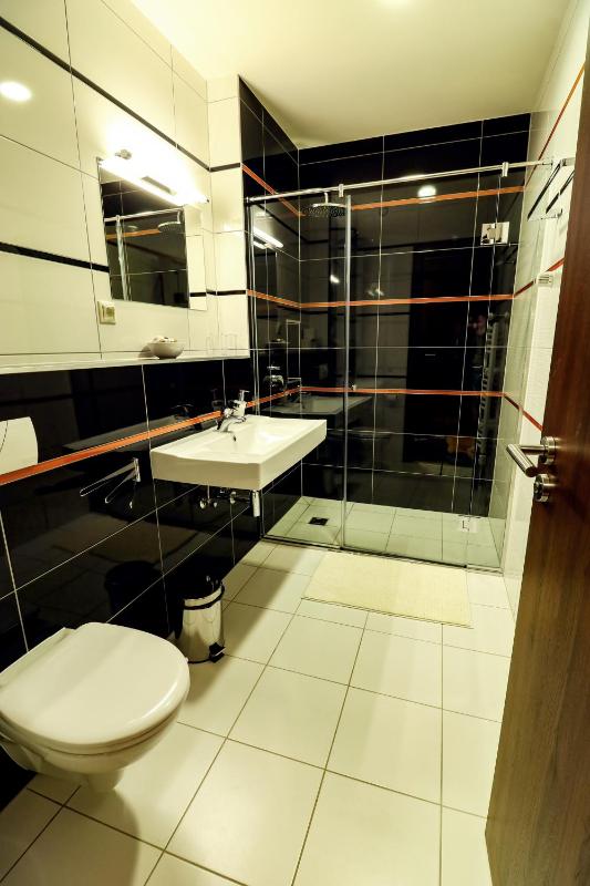 Triple Room with Balcony image 4