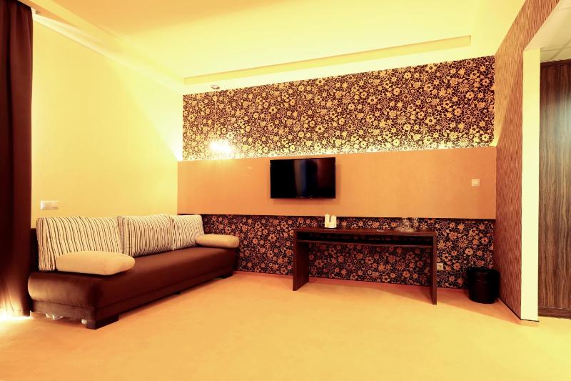 Triple Room with Balcony image 2