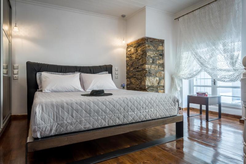 EVAGELIA'S APARTMENT Stylish Central stay! - image 17