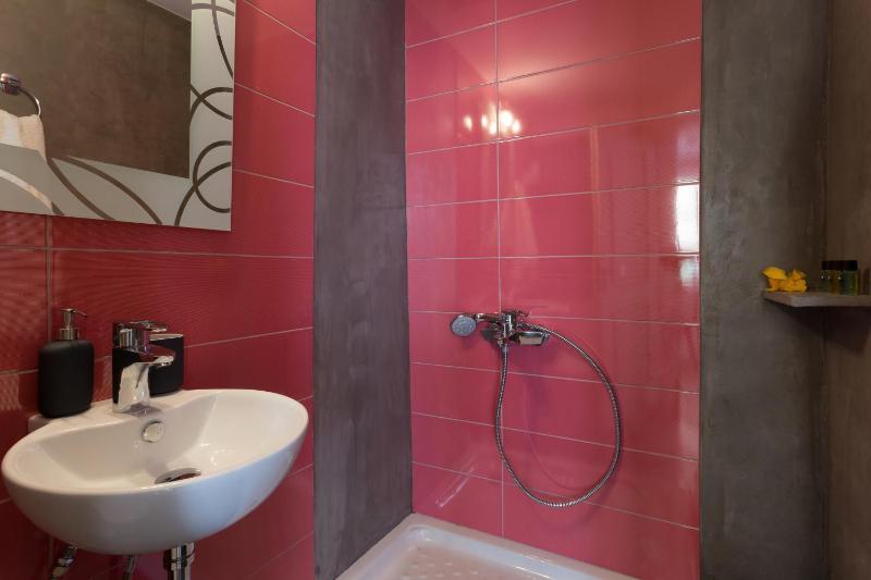 EVAGELIA'S APARTMENT Stylish Central stay! - image 7