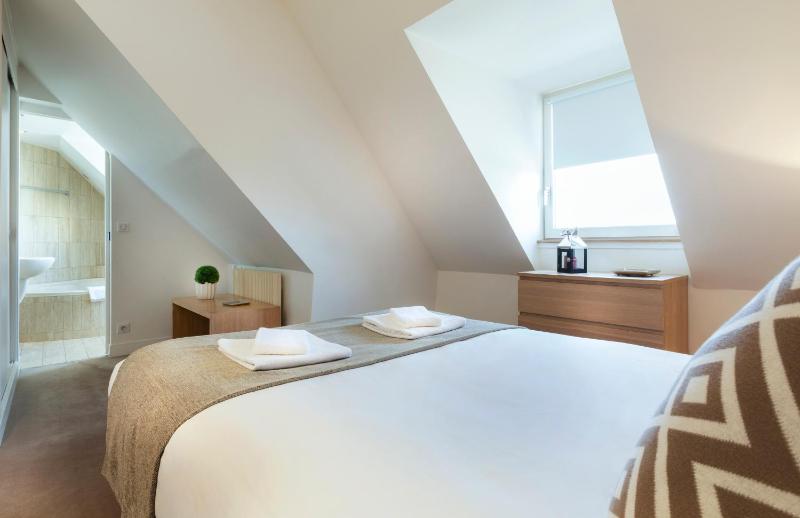Four-Bedroom Penthouse - Eiffel Tower image 2