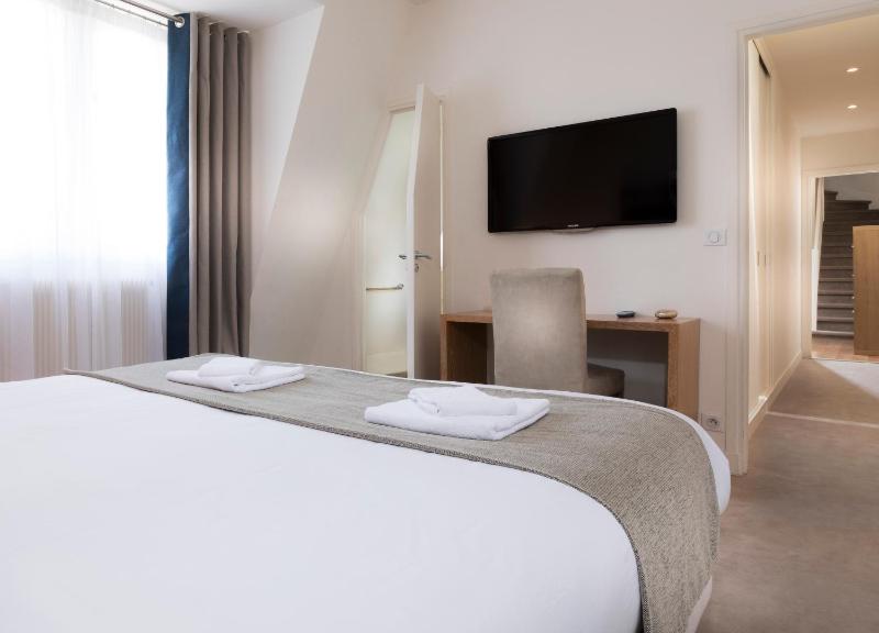 Four-Bedroom Penthouse - Eiffel Tower image 3