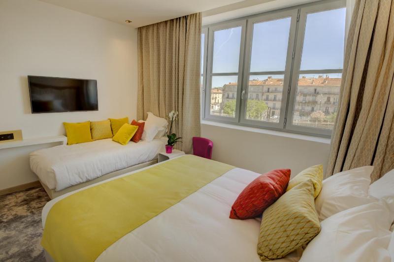 Family triple room image 2