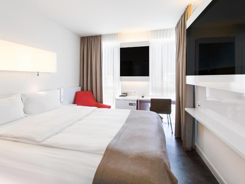 Standard Double Room image 3