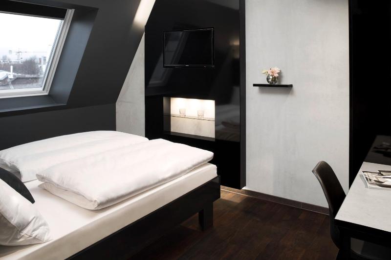 L Apartment with sofa bed image 3