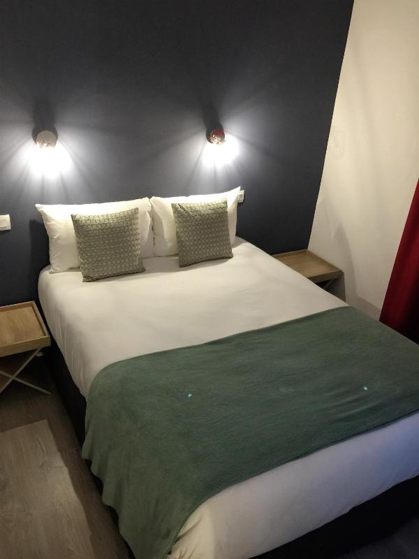 Small Double Room image 3