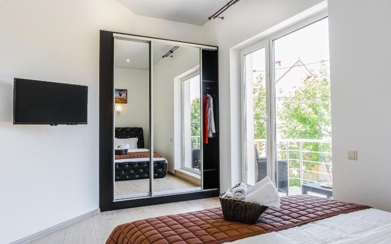 Double Room with Balcony image 1