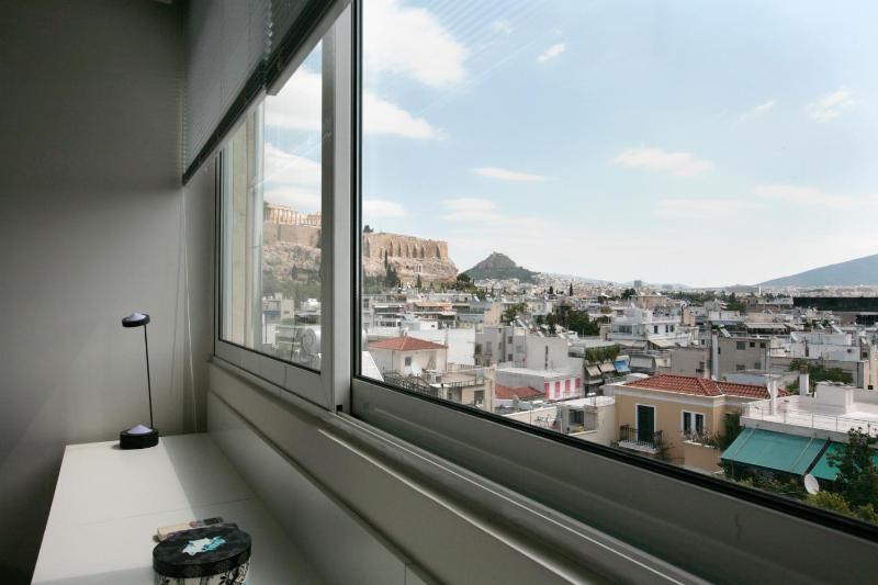 Mind-blowing Acropolis View Apt - image 3