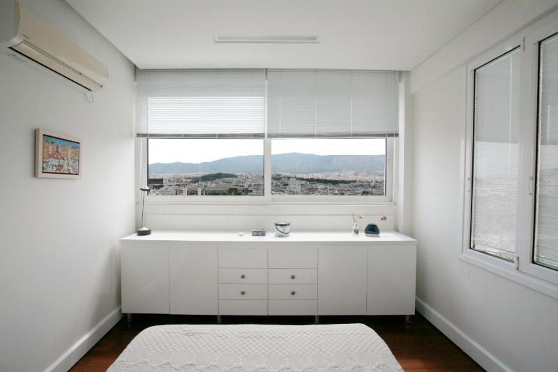 Mind-blowing Acropolis View Apt - image 10