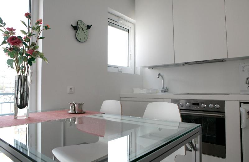 Mind-blowing Acropolis View Apt - image 4