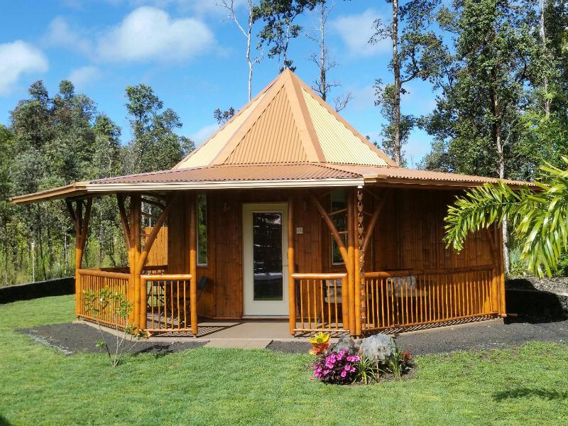 Bungalow with Garden View image 3
