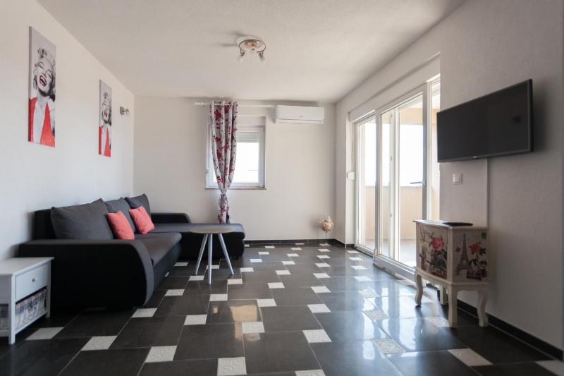 Apartment with Terrace image 4