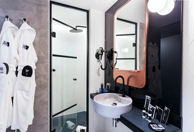 Standard Single Room image 2