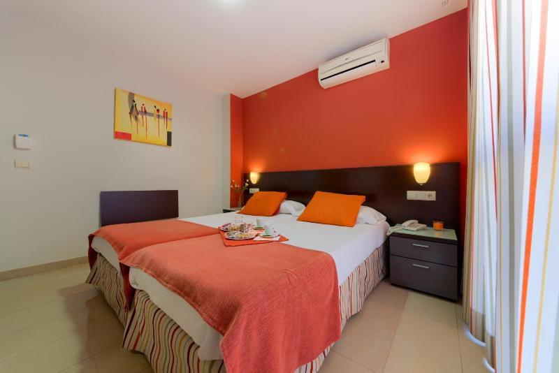 Double or Twin Room image 4