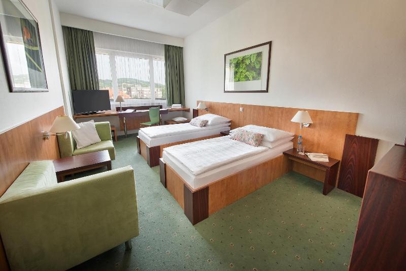 Double or Twin Room image 3