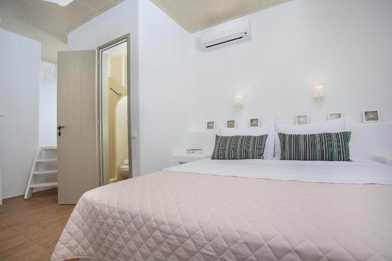Natura Villas Paros - image 25