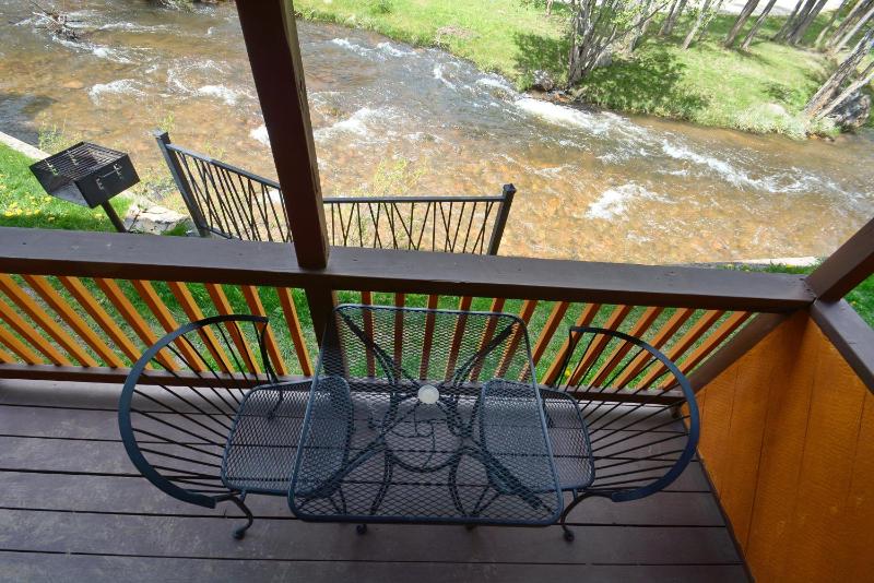 Queen Room with Two Queen Beds with River View 1 image 2