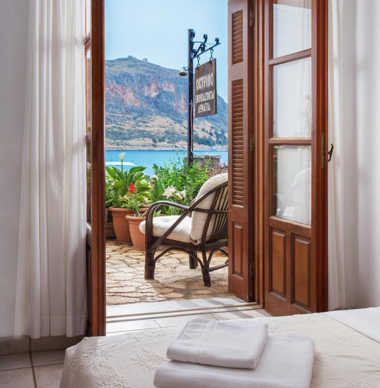 Budget Double or Twin Room with Partial Sea View image 2