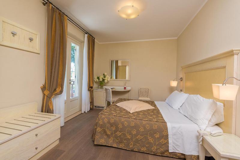 Superior Double Room image 1