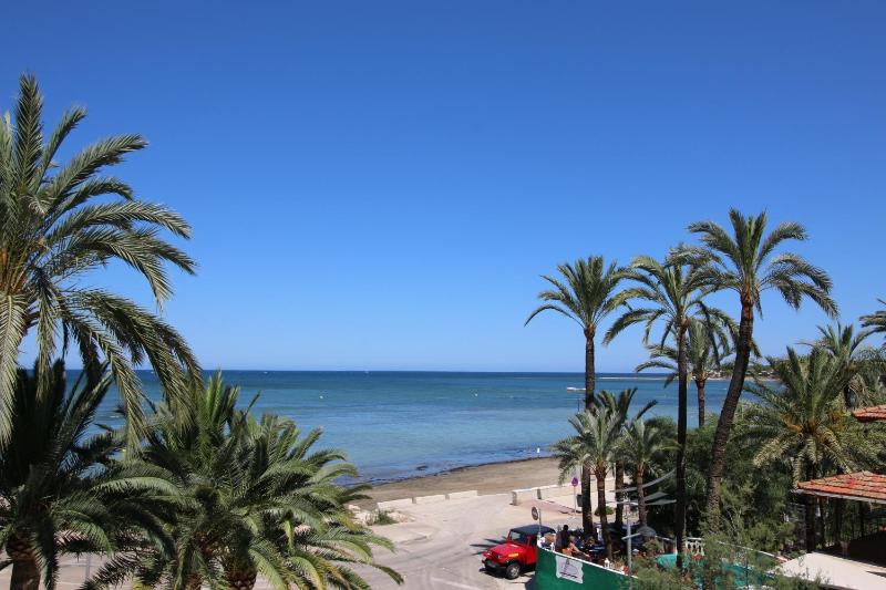 Apartment with Sea View image 3