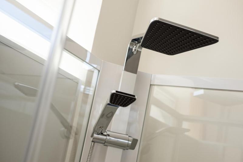 Single Room with Shared Shower and Toilet image 2