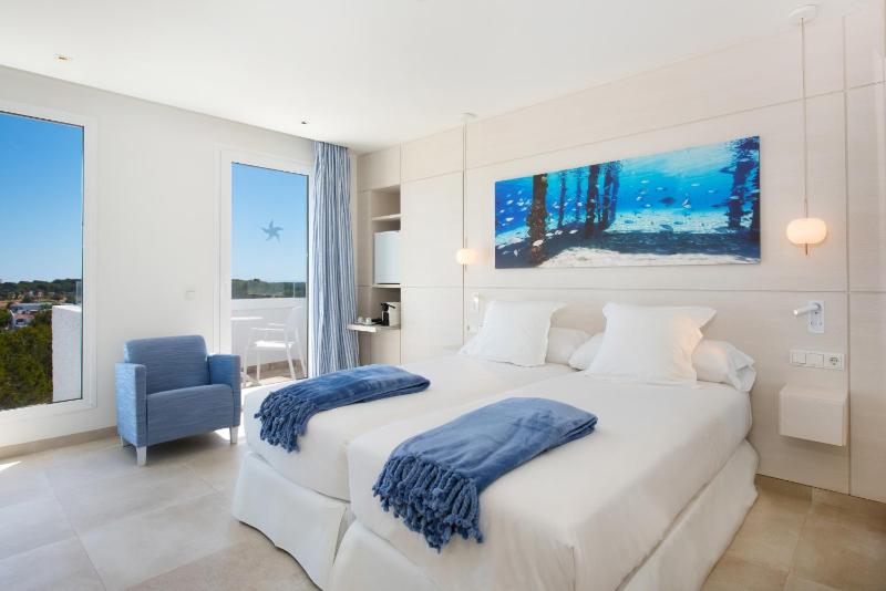 Star Prestige Room with Side Sea View and Executive Lounge Access image 1