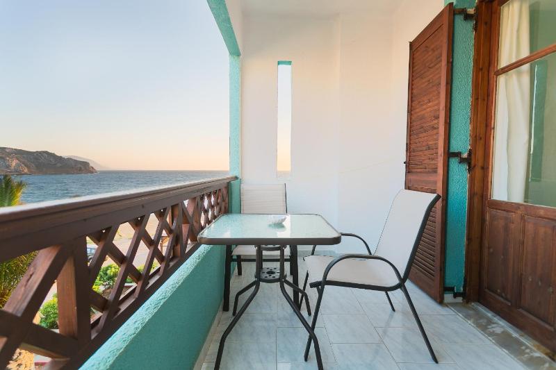 Standard Double Room with Sea View image 2