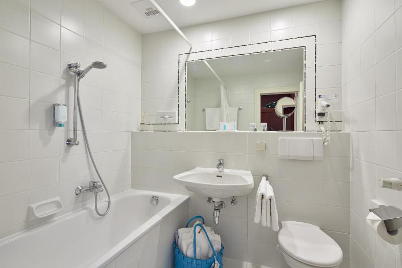 Superior Double Room Lake Side image 3