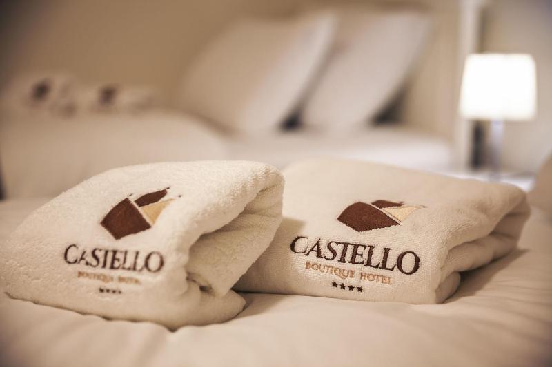 Standard Twin Room image 4