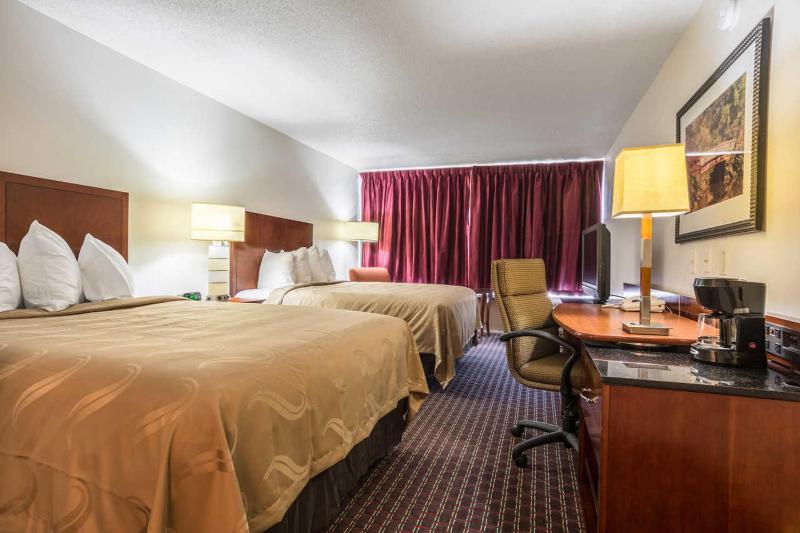 Queen Room with Two Queen Beds - Mobility Access/Non-Smoking image 3