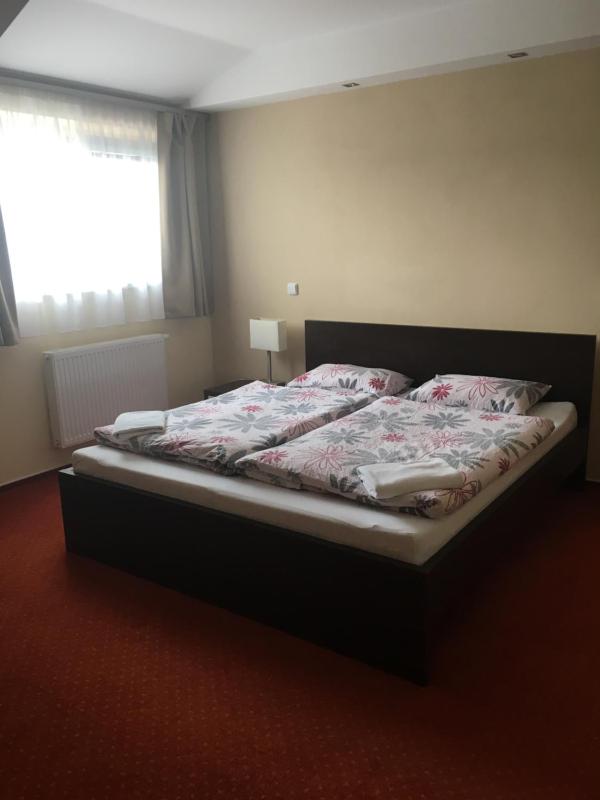 Double Room image 4