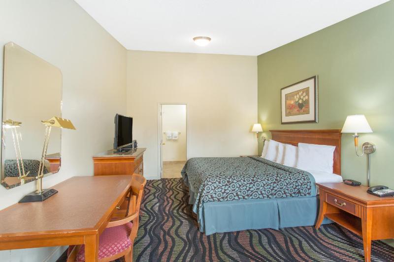 King Room - Non-Smoking image 3