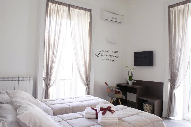 Deluxe Double or Twin Room with Balcony image 3