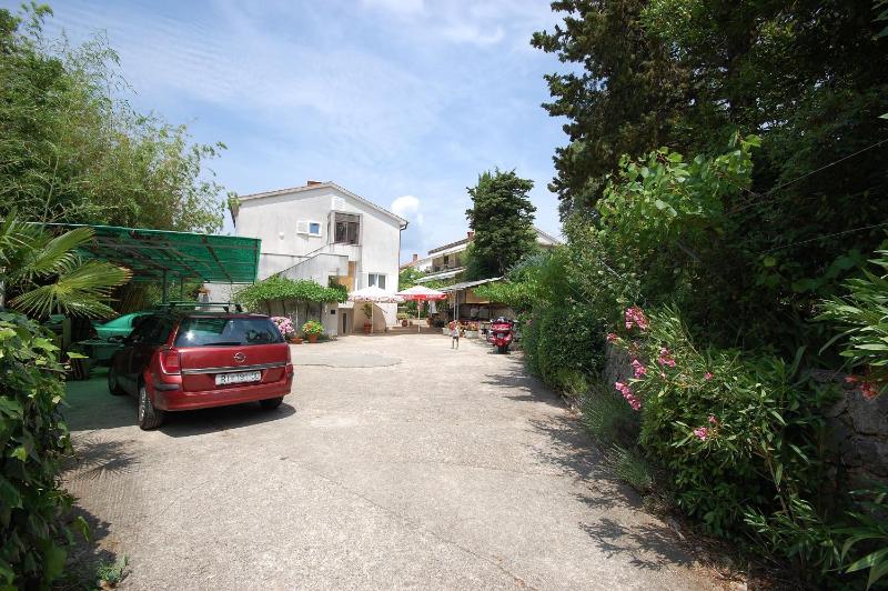 Fisher King Apartments 350m to Beach & Town with Terrace - image 5