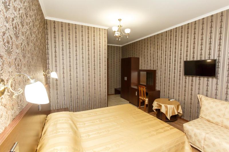 Deluxe Double Room with Balcony and Sea View image 3