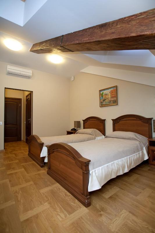 Standard Twin Room image 1