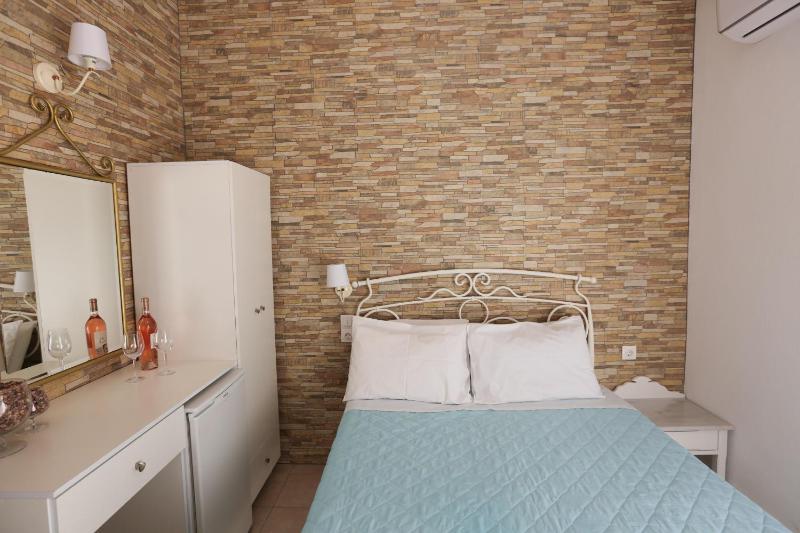 Standard Double Room image 3