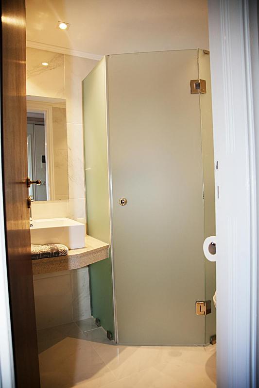 Deluxe Double or Twin Room with Balcony image 2
